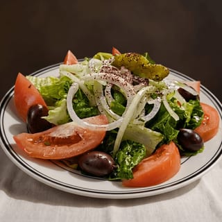 Lettuce tomato salad